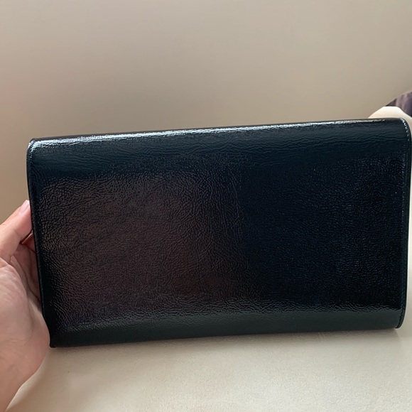 Yves Saint Lauren - Picture 3 of 4